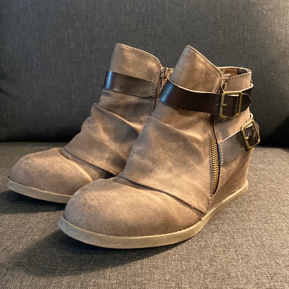 Maurice’s Chocolate Brown wedge bootie. Size 8. Great condition.